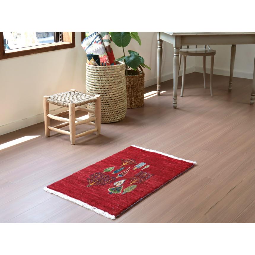 ギャッベ　リズバフト　細かな織り　玄関マット 84×53cm レッド　様々な形の生命の木 |  | 01