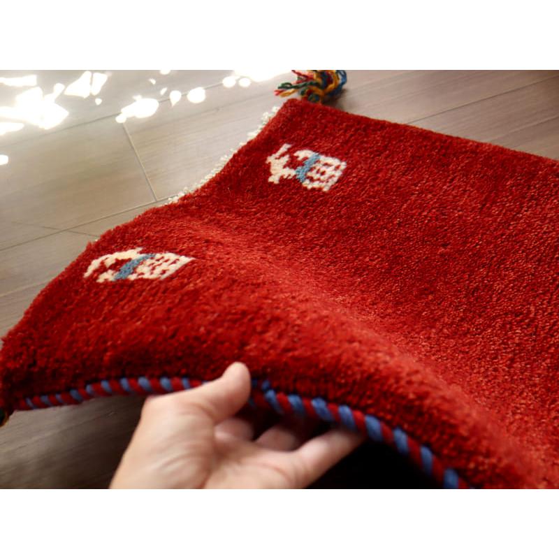 ギャッベ ミニサイズ イラン遊牧民の手織りラグ 58x43cm レッド　シンプルな赤　無地 | ブランド登録なし | 03