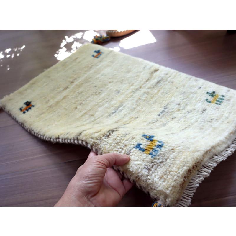 ギャッベ ミニサイズ イラン遊牧民の手織りラグ 59x39cm 羊毛の
