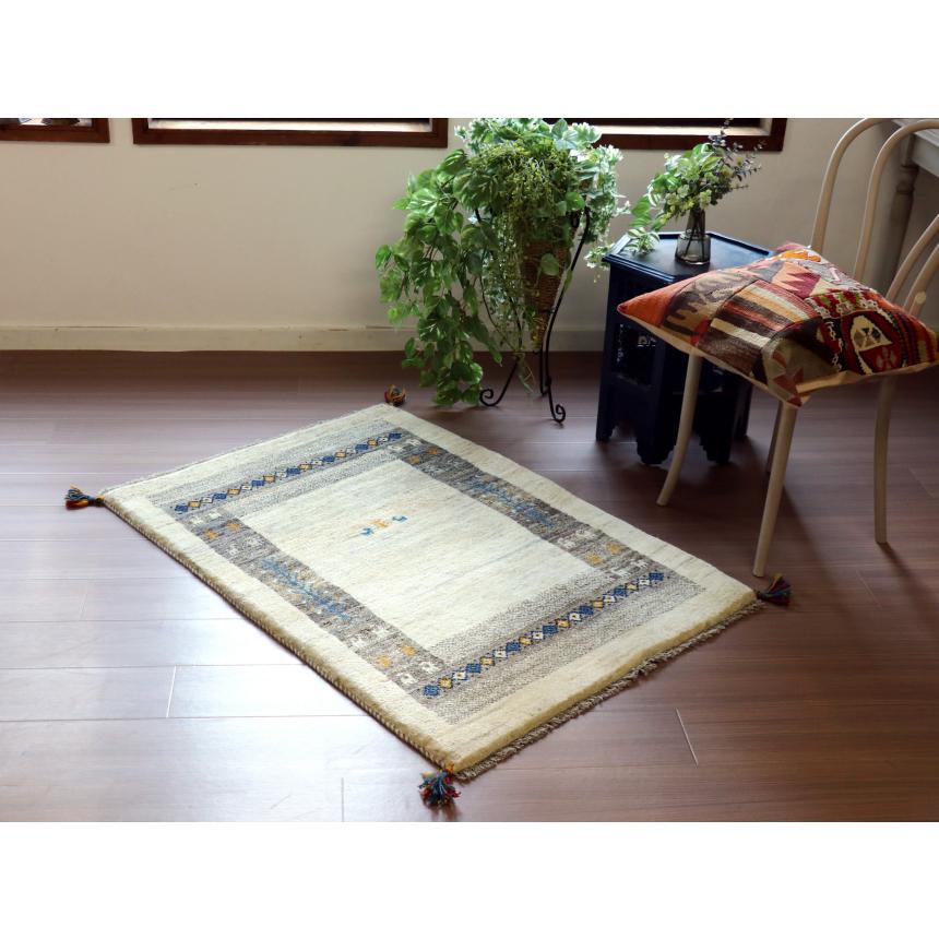 ギャッベ イラン　遊牧民の手織りラグ 120x84cm 無染色のアイボリーとグレー | ブランド登録なし | 01