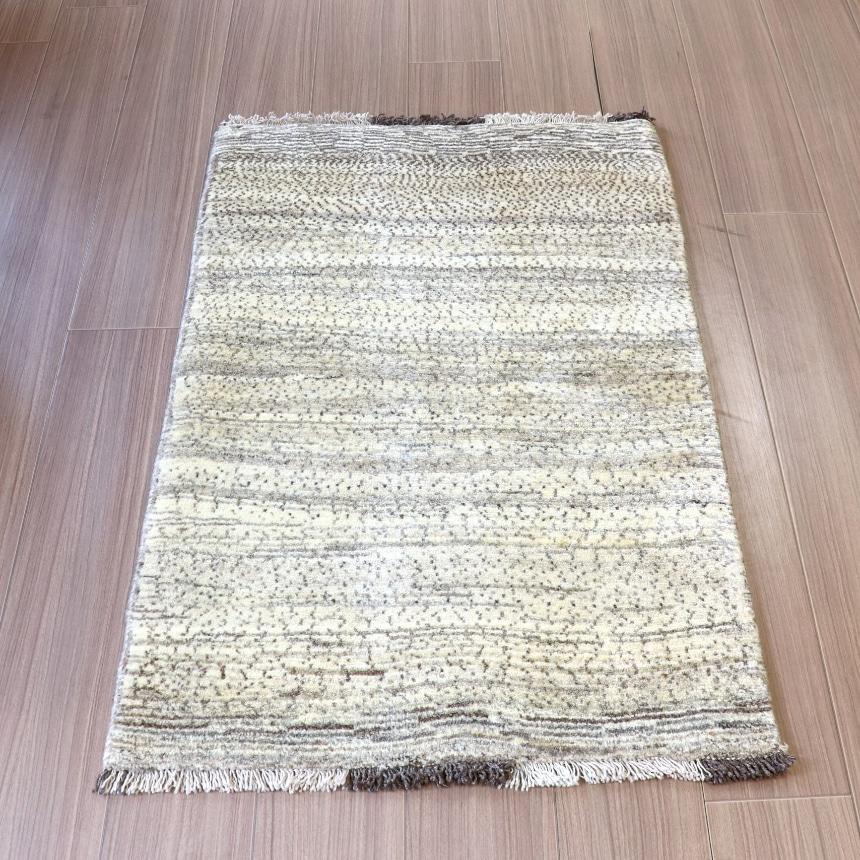 ギャッベ　イラン 手織り  101×69cm 玄関マットサイズ　細かな織り　ナチュラルグレー　ドット | 