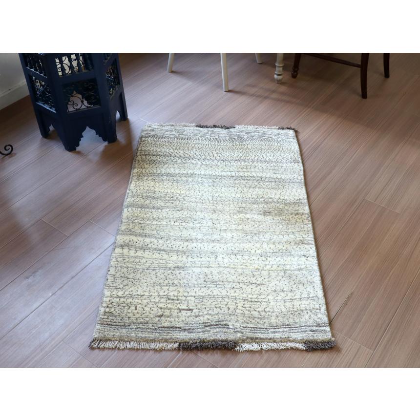 ギャッベ　イラン 手織り  101×69cm 玄関マットサイズ　細かな織り　ナチュラルグレー　ドット |  | 02
