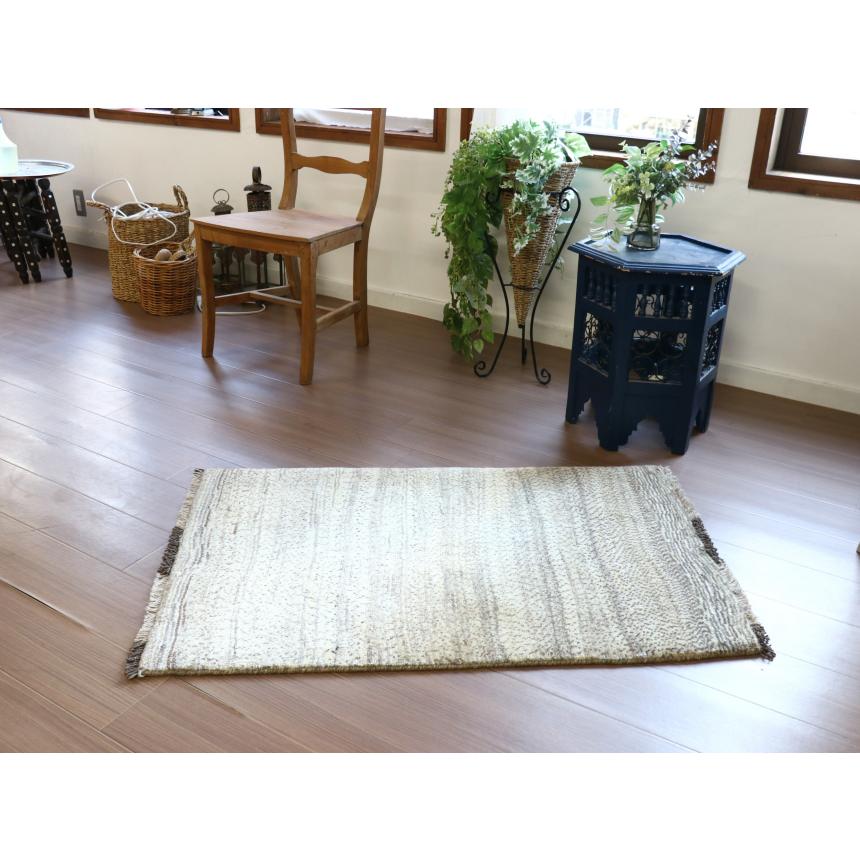 ギャッベ　イラン 手織り  101×69cm 玄関マットサイズ　細かな織り　ナチュラルグレー　ドット |  | 05