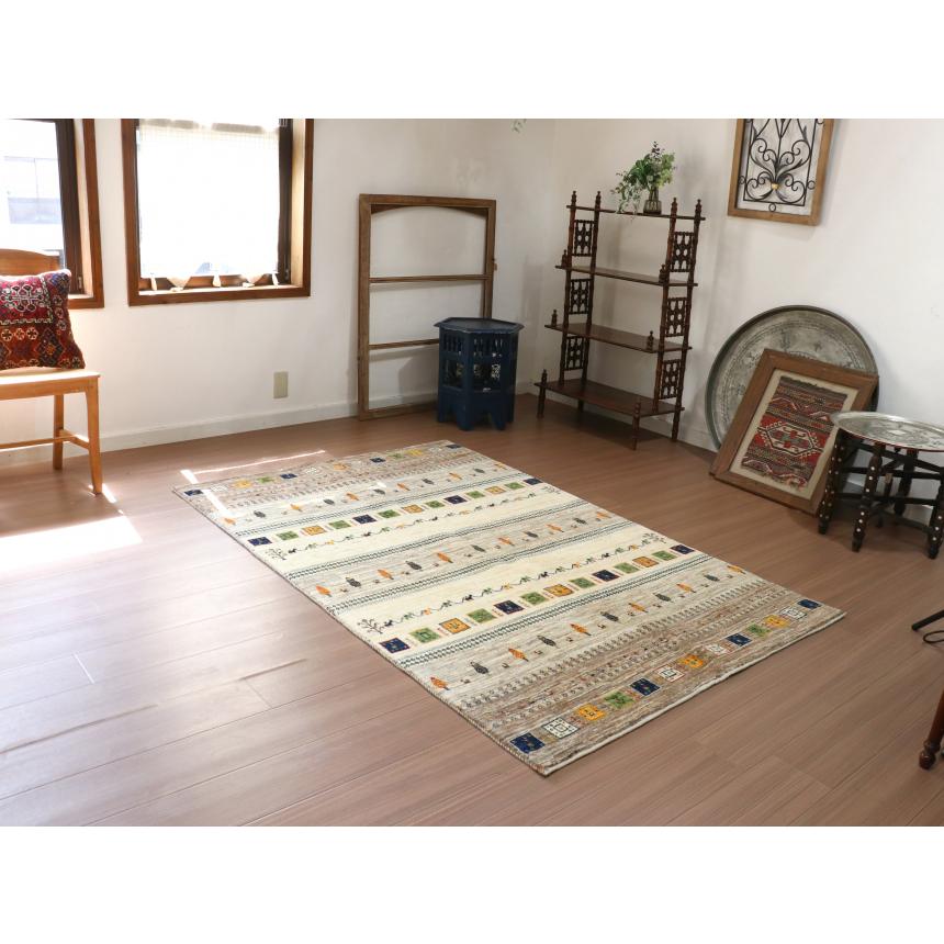 ギャッベ 細かな織り リズバフト 194x127cm ナチュラルグレー　イエローとブルーのタイル イラン産 手織り | ブランド登録なし | 01