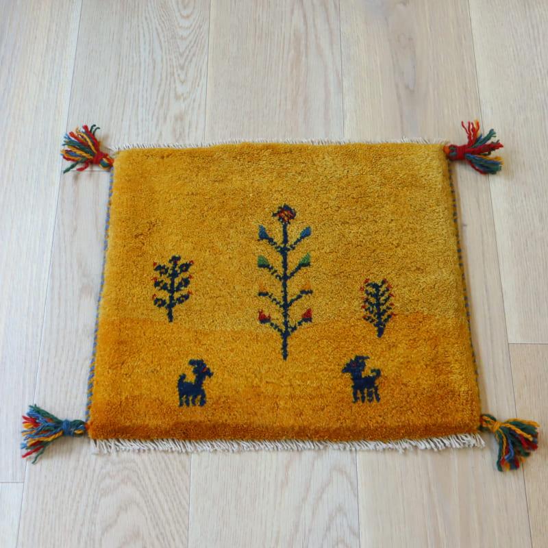 ギャッベ イラン産手織り 座布団サイズ 38x44cm イエローオレンジ　草花と動物 | ブランド登録なし
