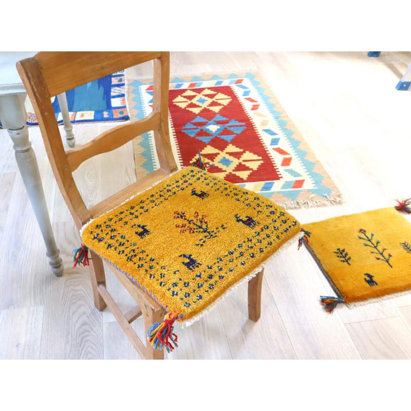 ギャッベ イラン産手織り 座布団サイズ 37x41cm イエローオレンジ　草花と動物モチーフ | ブランド登録なし | 01