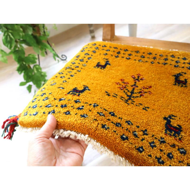 ギャッベ イラン産手織り 座布団サイズ 37x41cm イエローオレンジ　草花と動物モチーフ | ブランド登録なし | 02