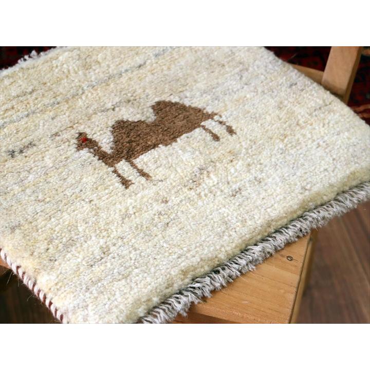 ギャッベ イラン産手織り 座布団サイズ 36×40cm ナチュラルアイボリー ラクダ |  | 02