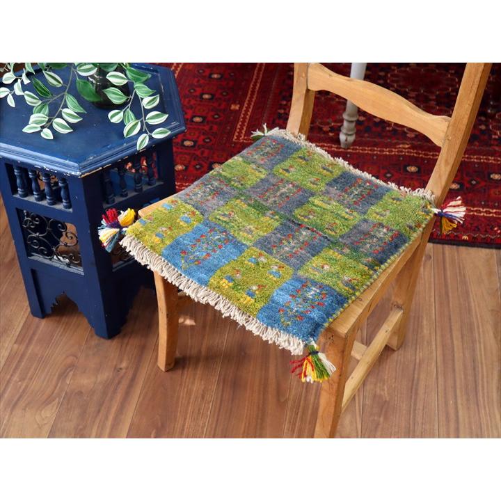 ギャッベ イラン産手織り 座布団サイズ 40×38cm カラフルタイル 動物と生命の木 |  | 01