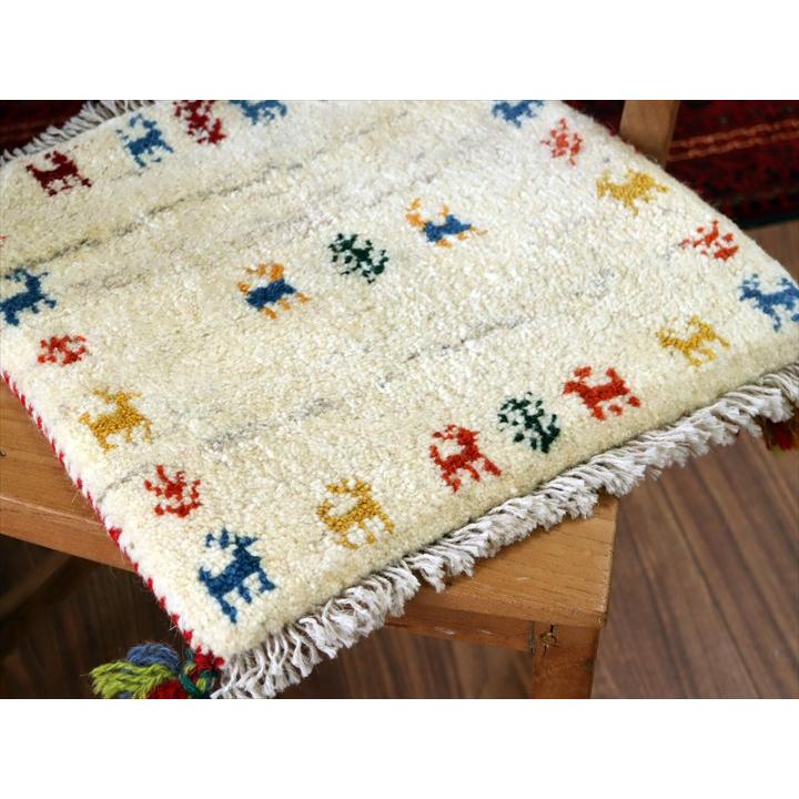 ギャッベ イラン産手織り 座布団サイズ 40×40cm ナチュラルアイボリー 動物と生命の木 |  | 02
