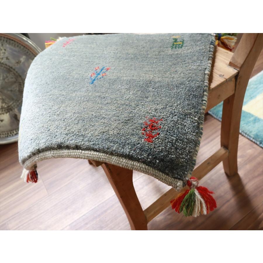 ギャッベ イラン産手織り 座布団サイズ 41x43cm グレー |  | 02