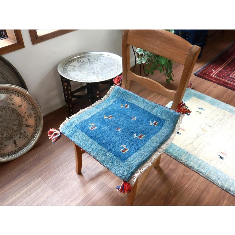 ギャッベ イラン産手織り 座布団サイズ 43x45cm ブルーのツートーン |  | 01