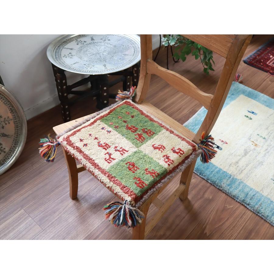 ギャッベ イラン産手織り 座布団サイズ 36x34cm クリーム色とグリーン |  | 01