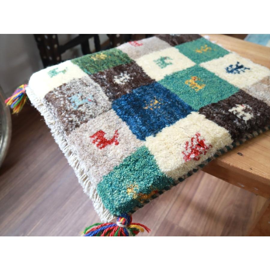 ギャッベ イラン産手織り 座布団サイズ 39x34cm カラフルタイル |  | 02