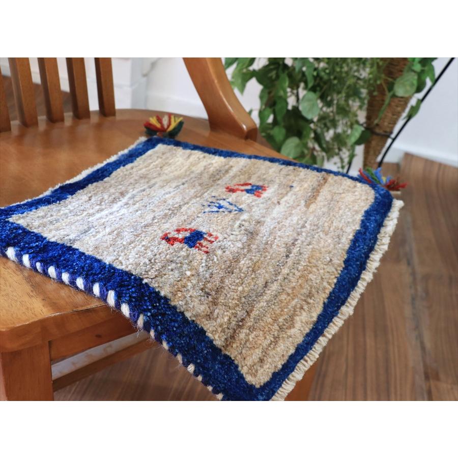 ギャッベ イランの手織り 小さなラグ 33x33cm |  | 02