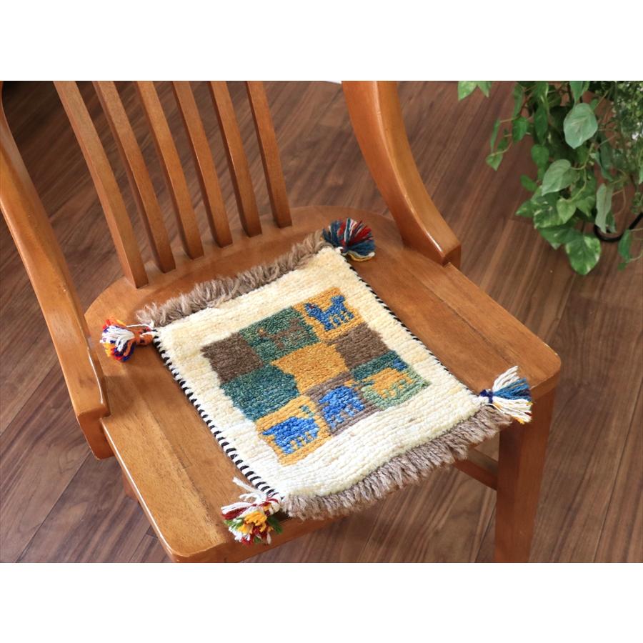 ギャッベ イランの手織り 小さなラグ 31x29cm |  | 01