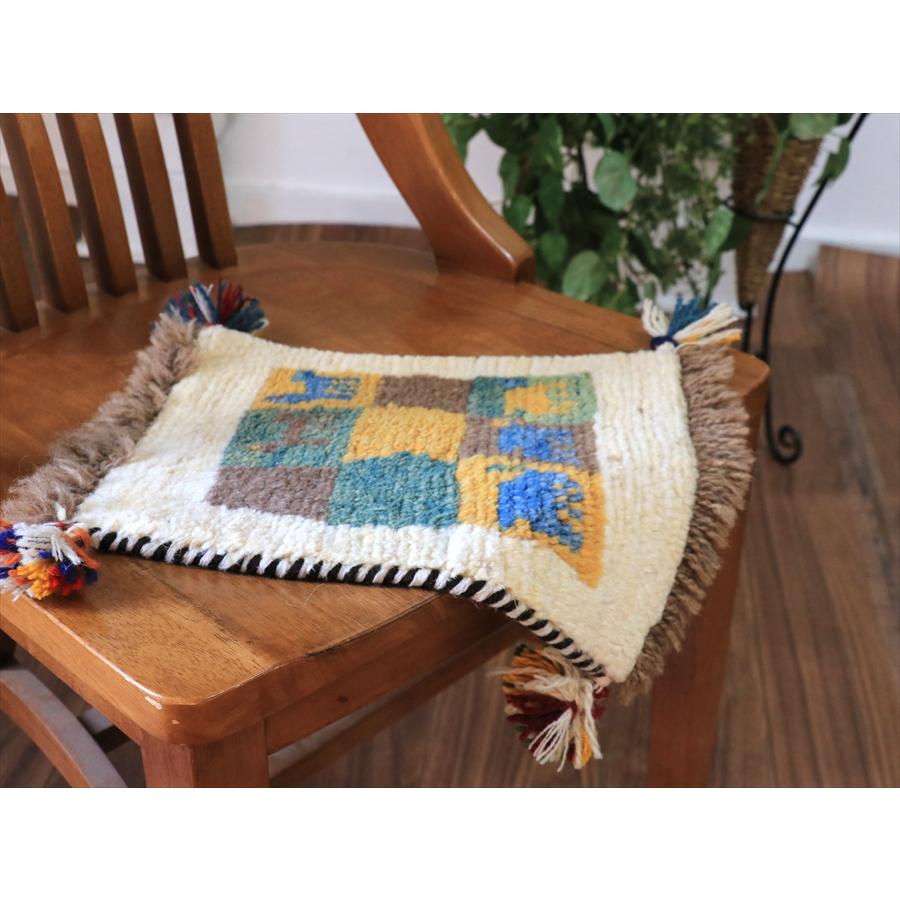 ギャッベ イランの手織り 小さなラグ 31x29cm |  | 02