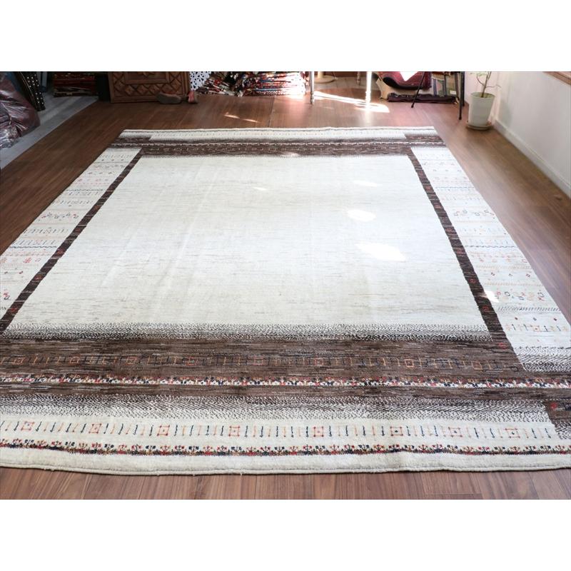 ギャッベ 手織り イラン 特大8M2 リズバフト 細かな織り 333x256cm ナチュラルアイボリー　無地　ダークブラウンのボーダー |  | 09