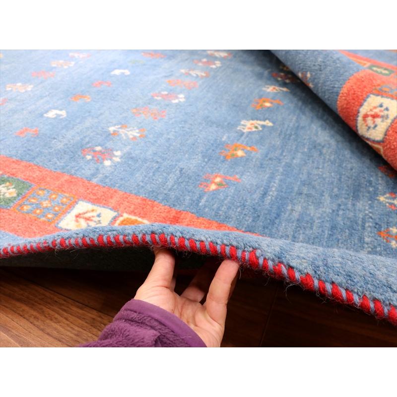 ギャッベ 明るいブルー　 233x172cm 動物と駱駝のモチーフ　レッドボーダー |  | 09