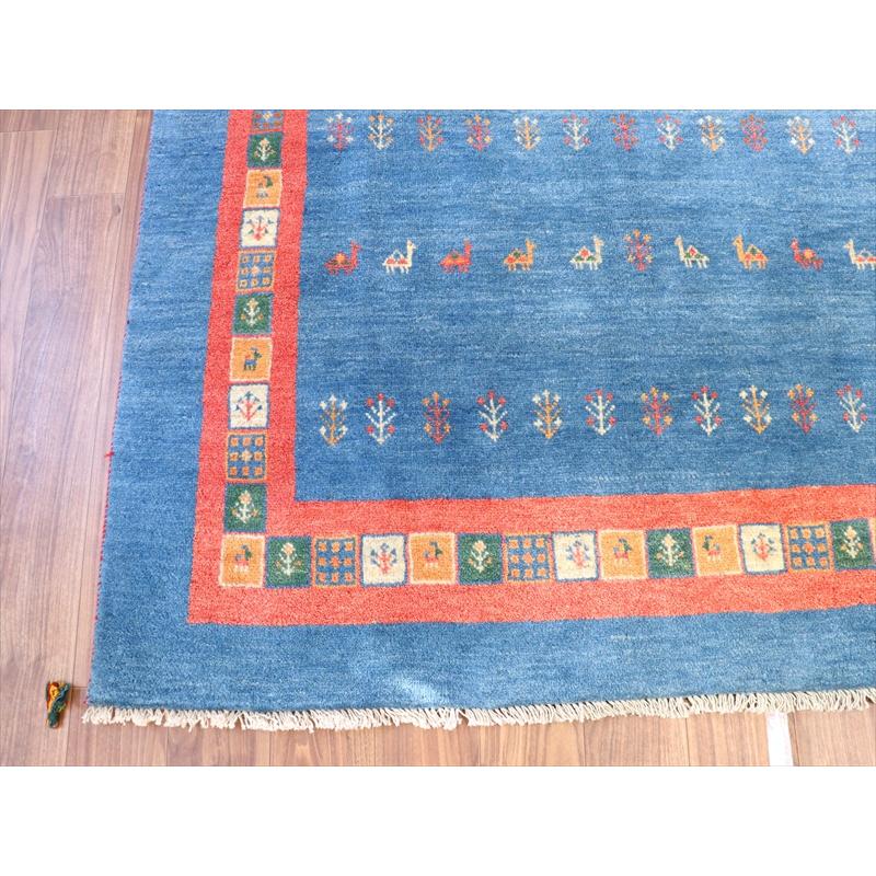 ギャッベ 明るいブルー　 233x172cm 動物と駱駝のモチーフ　レッドボーダー |  | 04