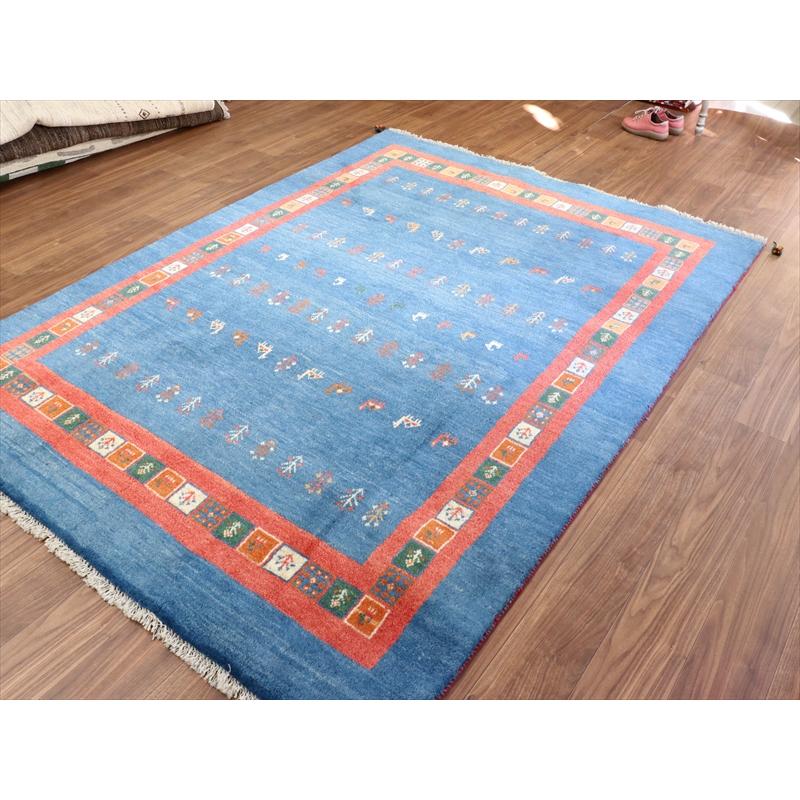 ギャッベ 明るいブルー　 233x172cm 動物と駱駝のモチーフ　レッドボーダー |  | 06