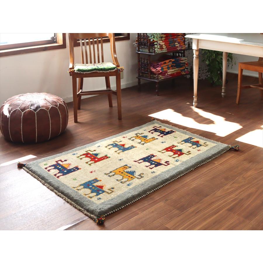 ギャッベ イランの手織りラグ 130x83cm アイボリー ユニークなラクダ |  | 01