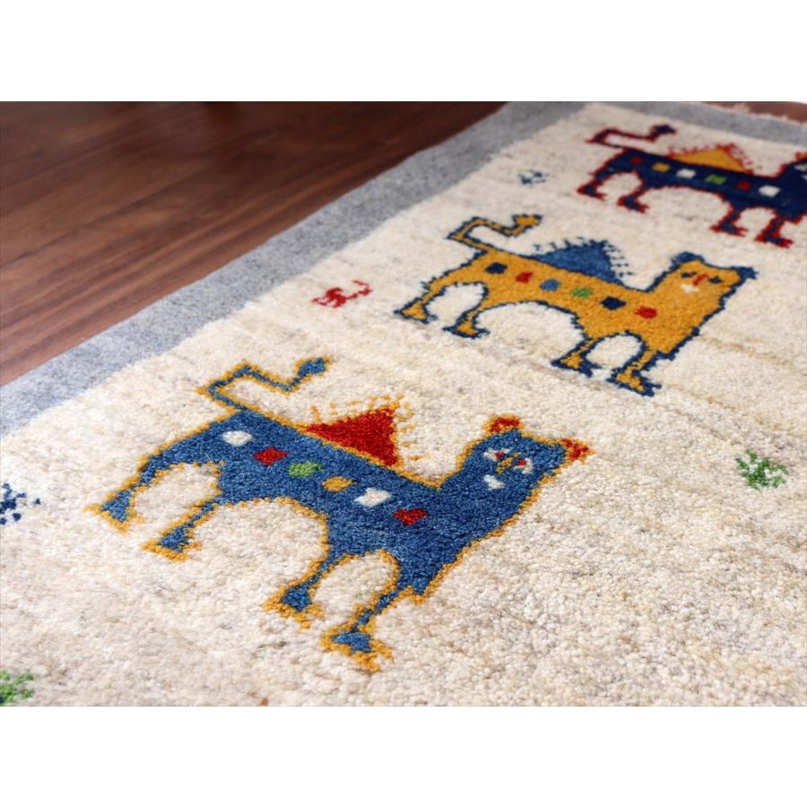 ギャッベ イランの手織りラグ 130x83cm アイボリー ユニークなラクダ |  | 04
