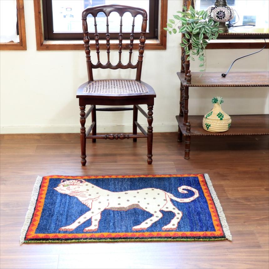 ライオンギャッベ　トライバルラグ 91x65cm 白いヒョウ |  | 01