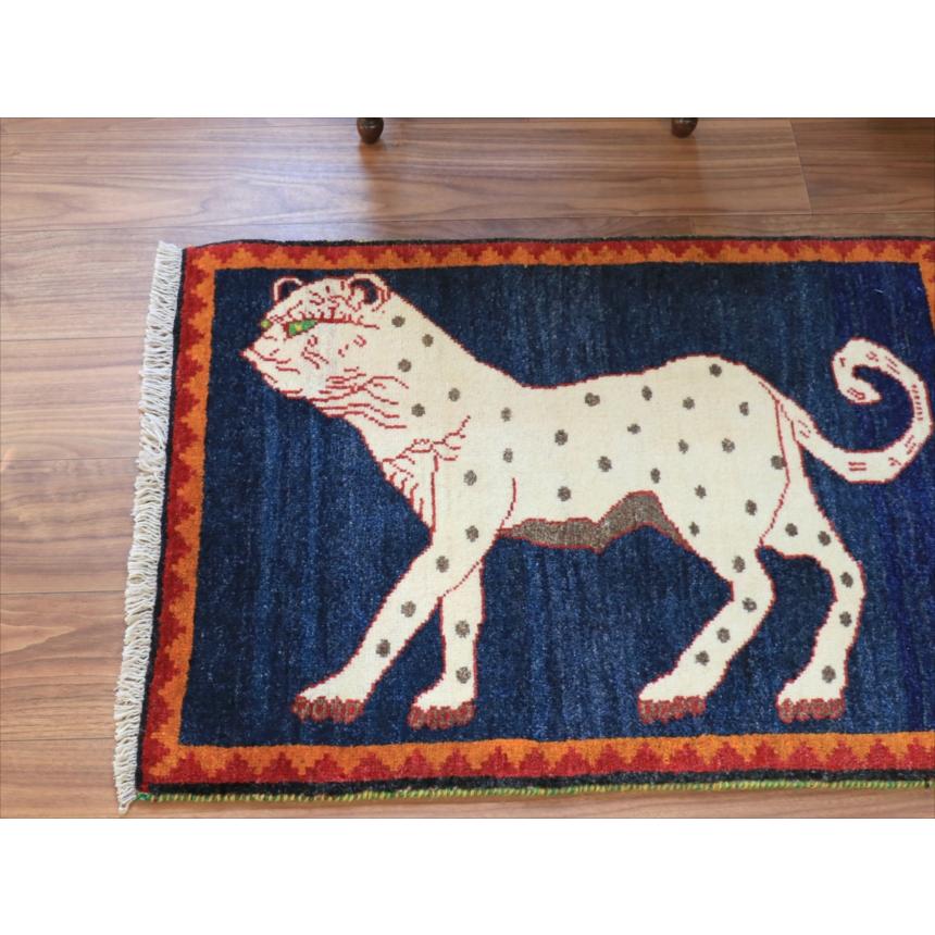 ライオンギャッベ　トライバルラグ 91x65cm 白いヒョウ |  | 03