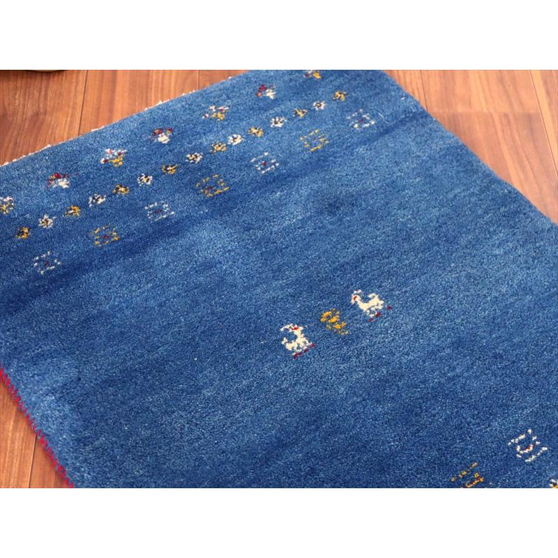 ギャッベ イラン産手織り 86×67cm 玄関マット ブルー カラフルな生命の樹と動物 |  | 02