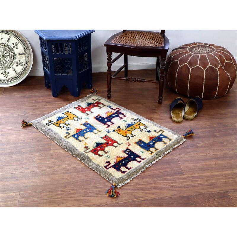 ギャッベ イラン産手織り 86×62cm 玄関マット ナチュラルアイボリー カラフルなライオン |  | 01