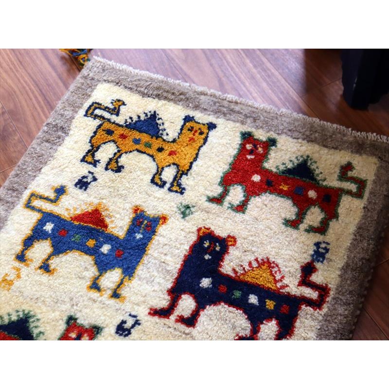 ギャッベ イラン産手織り 86×62cm 玄関マット ナチュラルアイボリー カラフルなライオン |  | 02