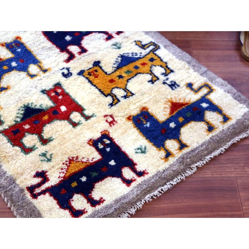 ギャッベ イラン産手織り 86×62cm 玄関マット ナチュラルアイボリー カラフルなライオン |  | 03