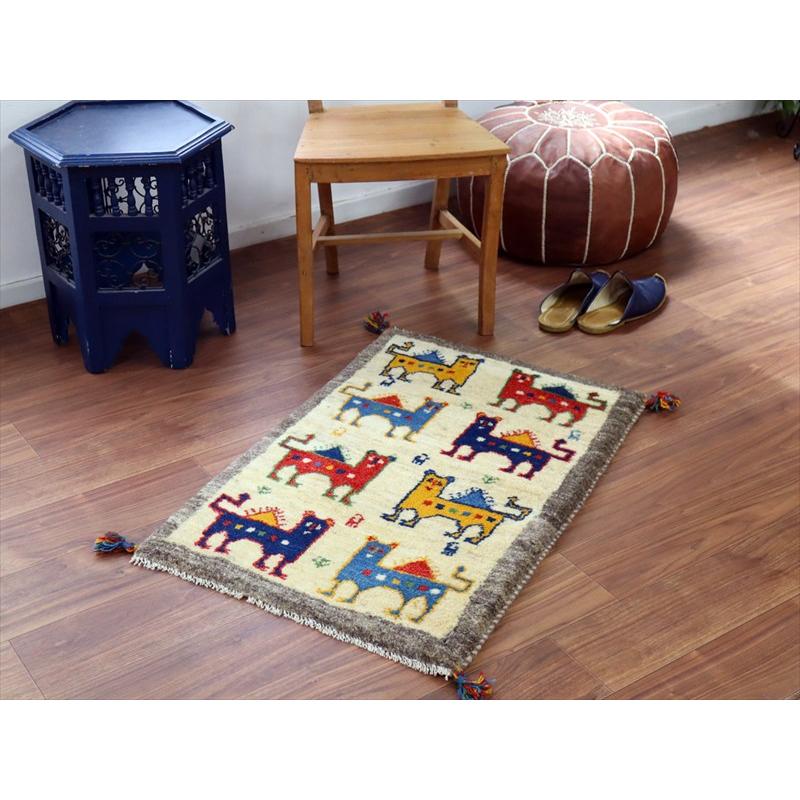 ギャッベ イラン産手織り 92×62cm 玄関マット ナチュラルアイボリー カラフルなライオン |  | 01