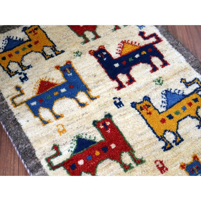 ギャッベ イラン産手織り 92×62cm 玄関マット ナチュラルアイボリー カラフルなライオン |  | 02