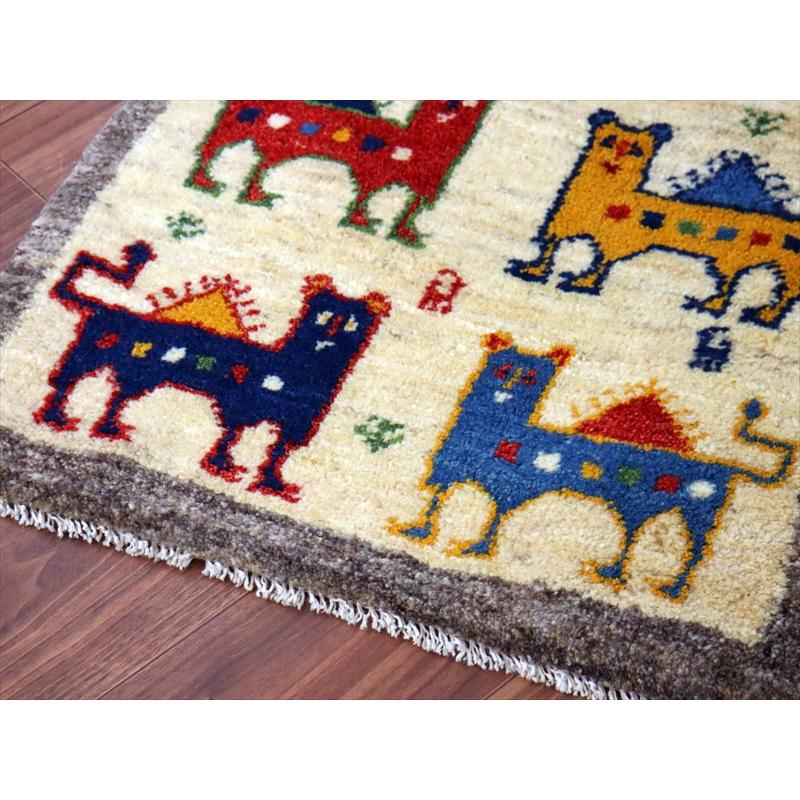 ギャッベ イラン産手織り 92×62cm 玄関マット ナチュラルアイボリー カラフルなライオン |  | 03