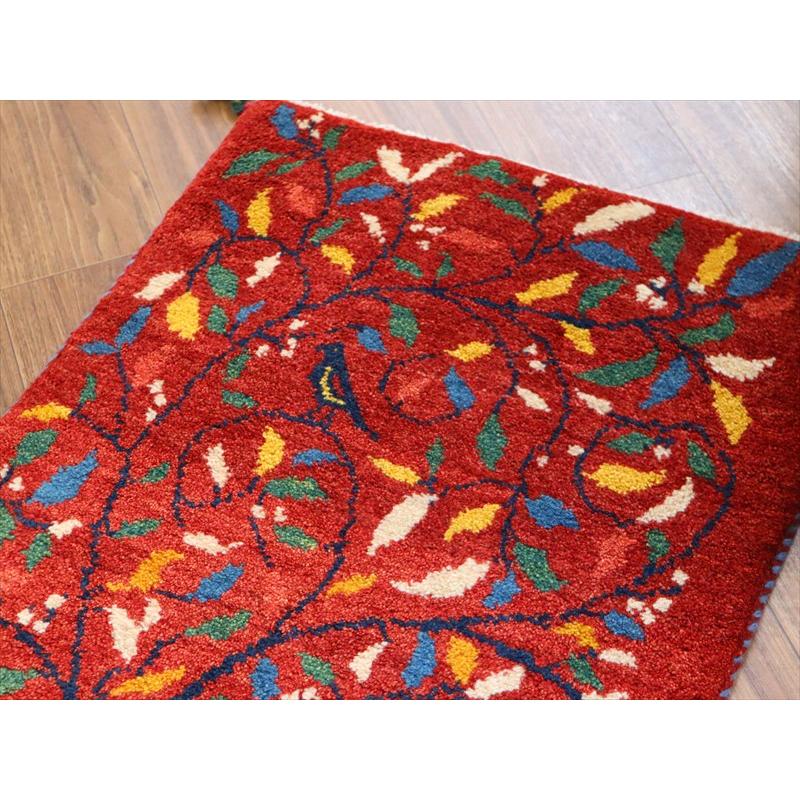 ギャッベ イラン産手織り 87×61cm 玄関マット レッド カラフルな生命の樹と鳥 |  | 02