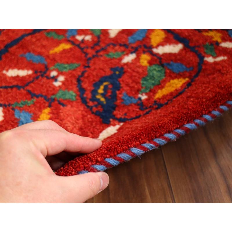 ギャッベ イラン産手織り 87×61cm 玄関マット レッド カラフルな生命の樹と鳥 |  | 04