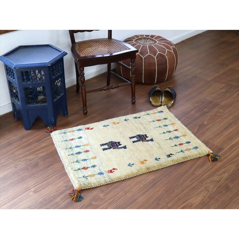 ギャッベ イラン産手織り 89×61cm 玄関マット ナチュラルアイボリー ラクダとカラフルフラワー |  | 01