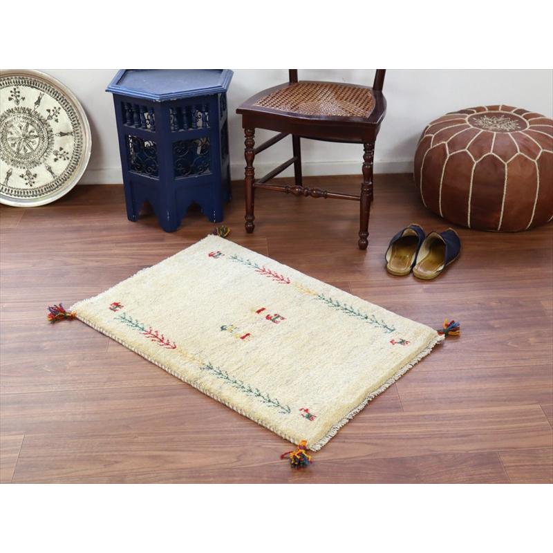 ギャッベ イラン産手織り 88×59cm 玄関マット ナチュラルアイボリー 連なる生命の樹と動物 |  | 01