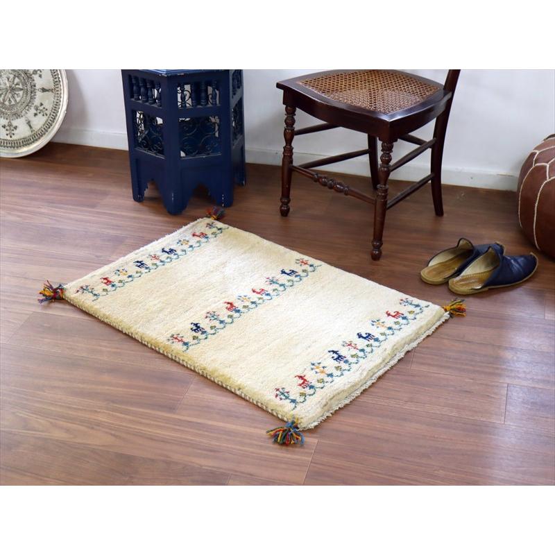 ギャッベ イラン産手織り 88×61cm 玄関マット ナチュラルアイボリー カラフルな動物を生命の樹 |  | 01