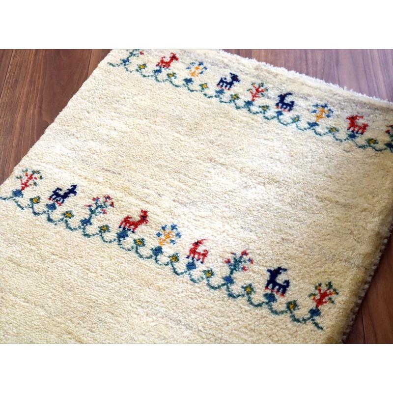 ギャッベ イラン産手織り 88×61cm 玄関マット ナチュラルアイボリー カラフルな動物を生命の樹 |  | 02