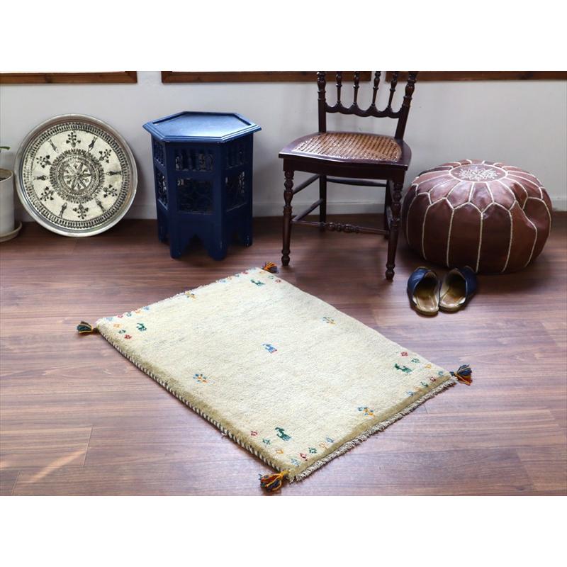 ギャッベ イラン産手織り 91×69cm 玄関マット ナチュラルアイボリー 動物とカラフルモチーフ |  | 01