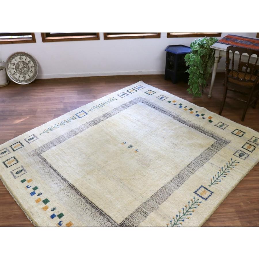 ギャッベ 遊牧民の手織りラグ 234x200cm ナチュラルアイボリー イラン産 |  | 17