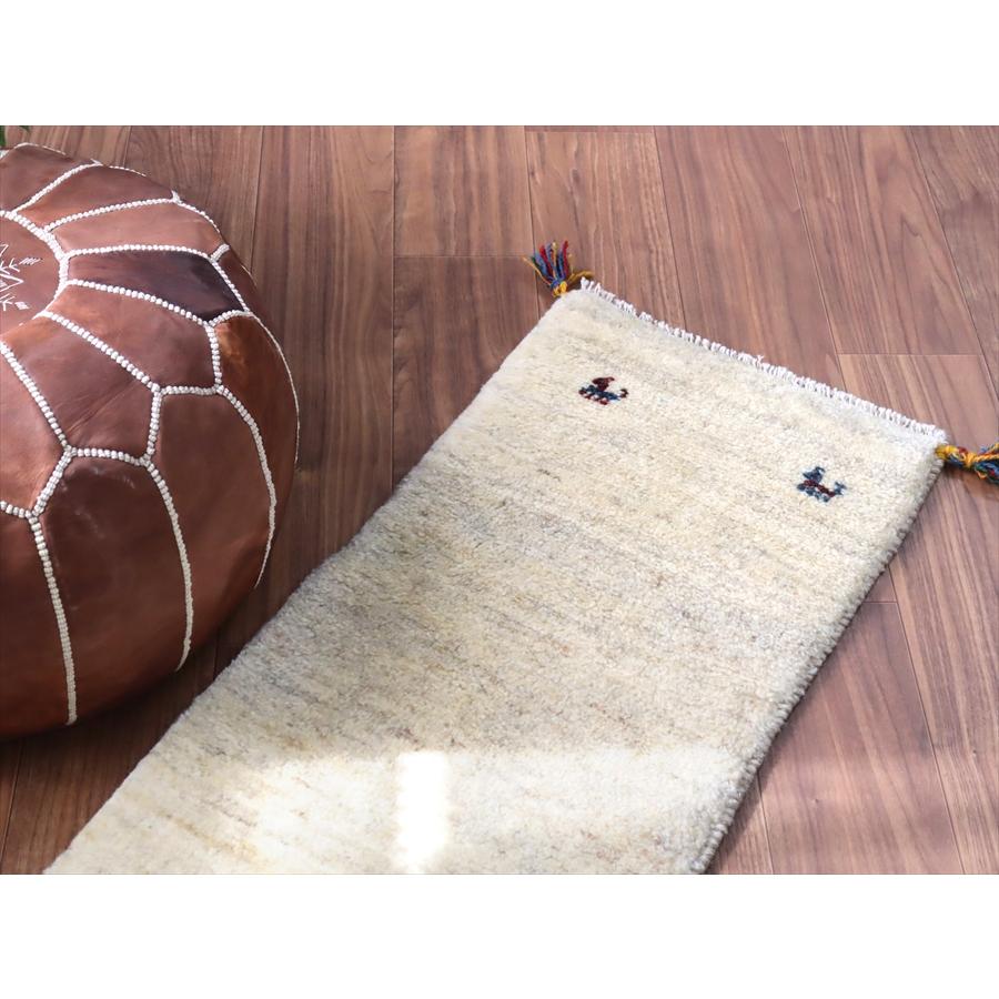 ギャッベ イラン 手織り　ミニランナー 123x44cm ナチュラルアイボリー　羊毛 シンプル　無地　 |  | 02