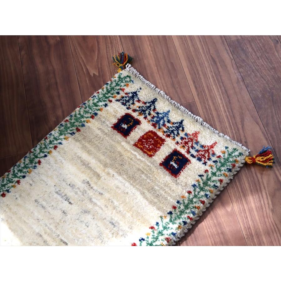 ギャッベ イラン 手織り　ミニランナー 115x43cm ナチュラル羊毛アイボリー　タイル柄 |  | 02