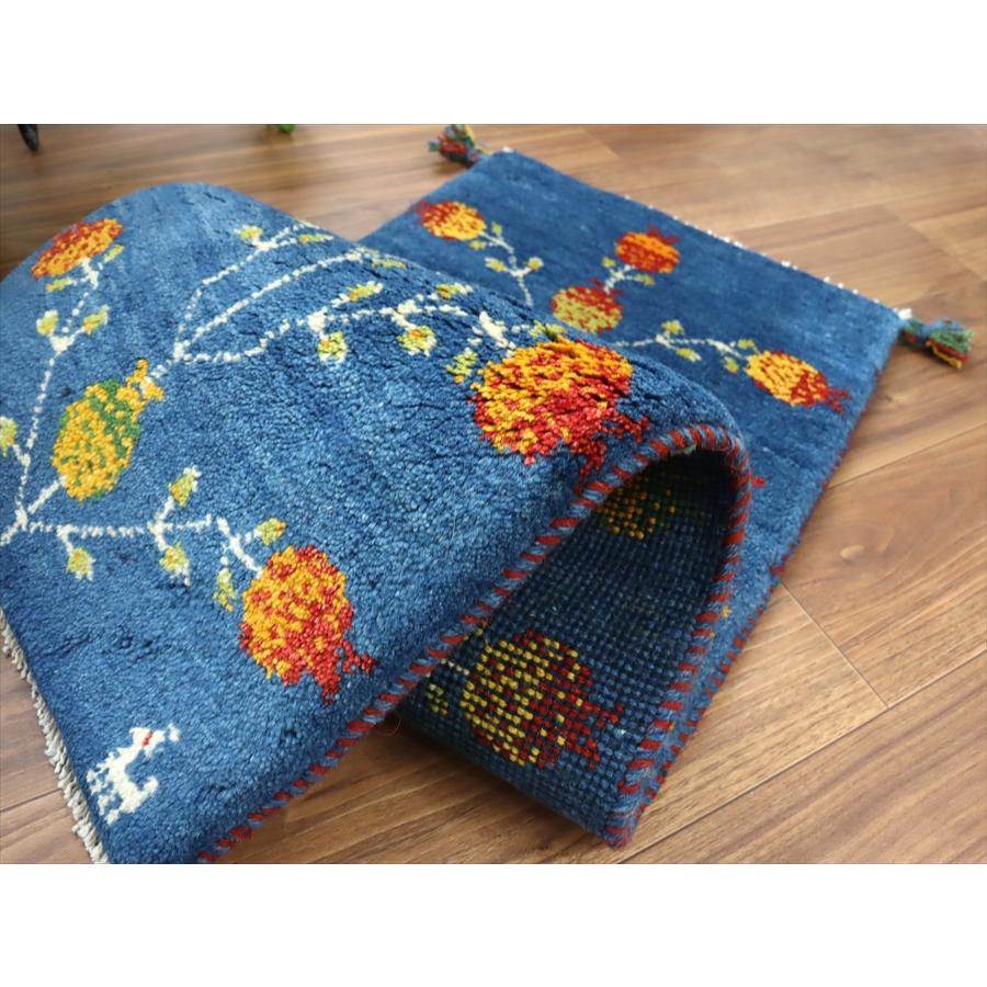 ギャッベ イラン 手織り　ミニランナー 117x43cm 赤い実をつけた生命の木　ブルー |  | 04