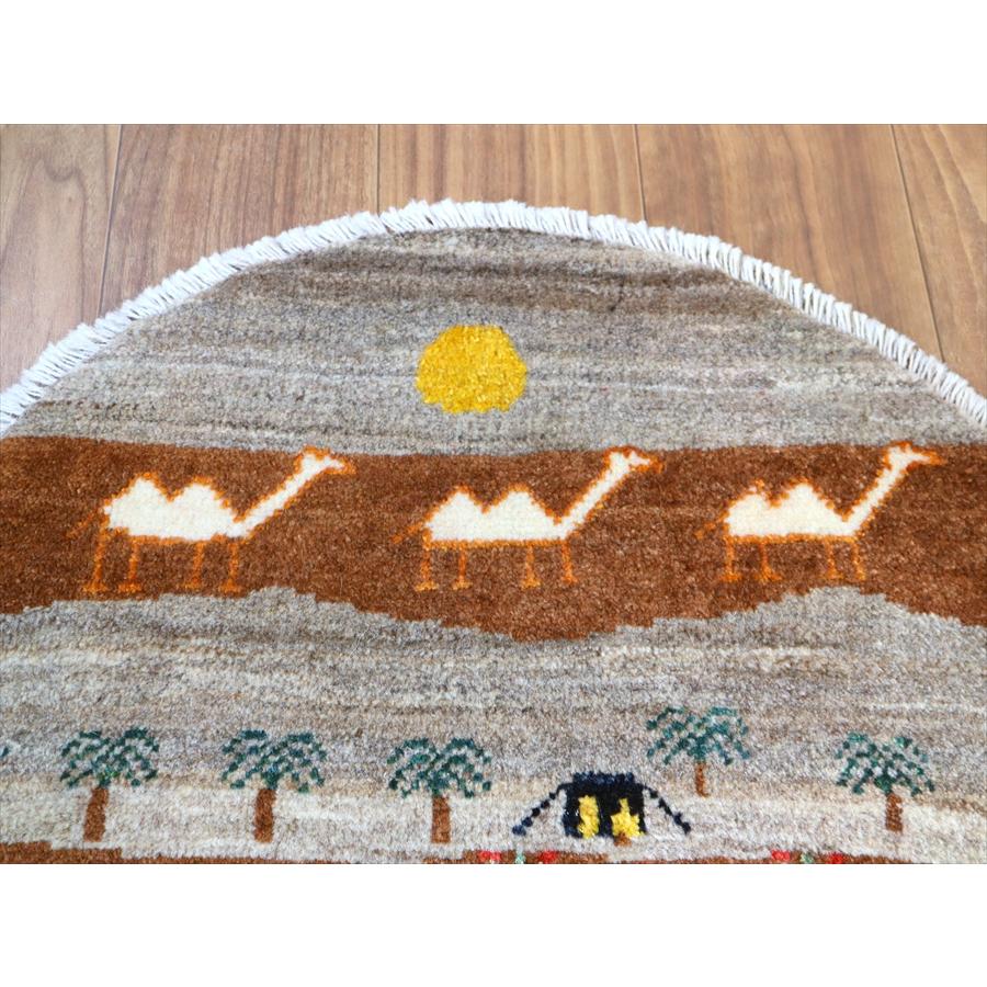 ギャッベ　円形　風景のギャッベ 60x60cm 黒いテントとラクダ |  | 03