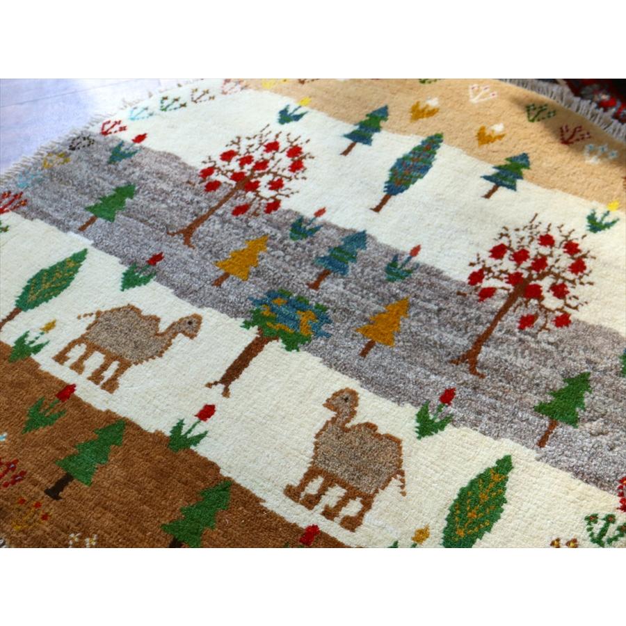 ギャッベ　円形　風景のギャッベ 60x60cm ラクダとザクロの木 |  | 03