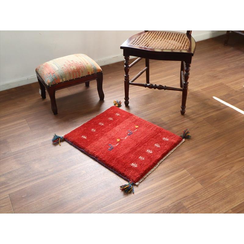 ギャッベ ミニギャベ イラン手織り 57×47cm レッド ラクダのキャラバンと生命の樹 |  | 01